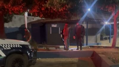 Imagem da notícia Homem é preso após esfaquear companheira durante discussão em Água Clara; caso é tratado como tentativa de feminicídio